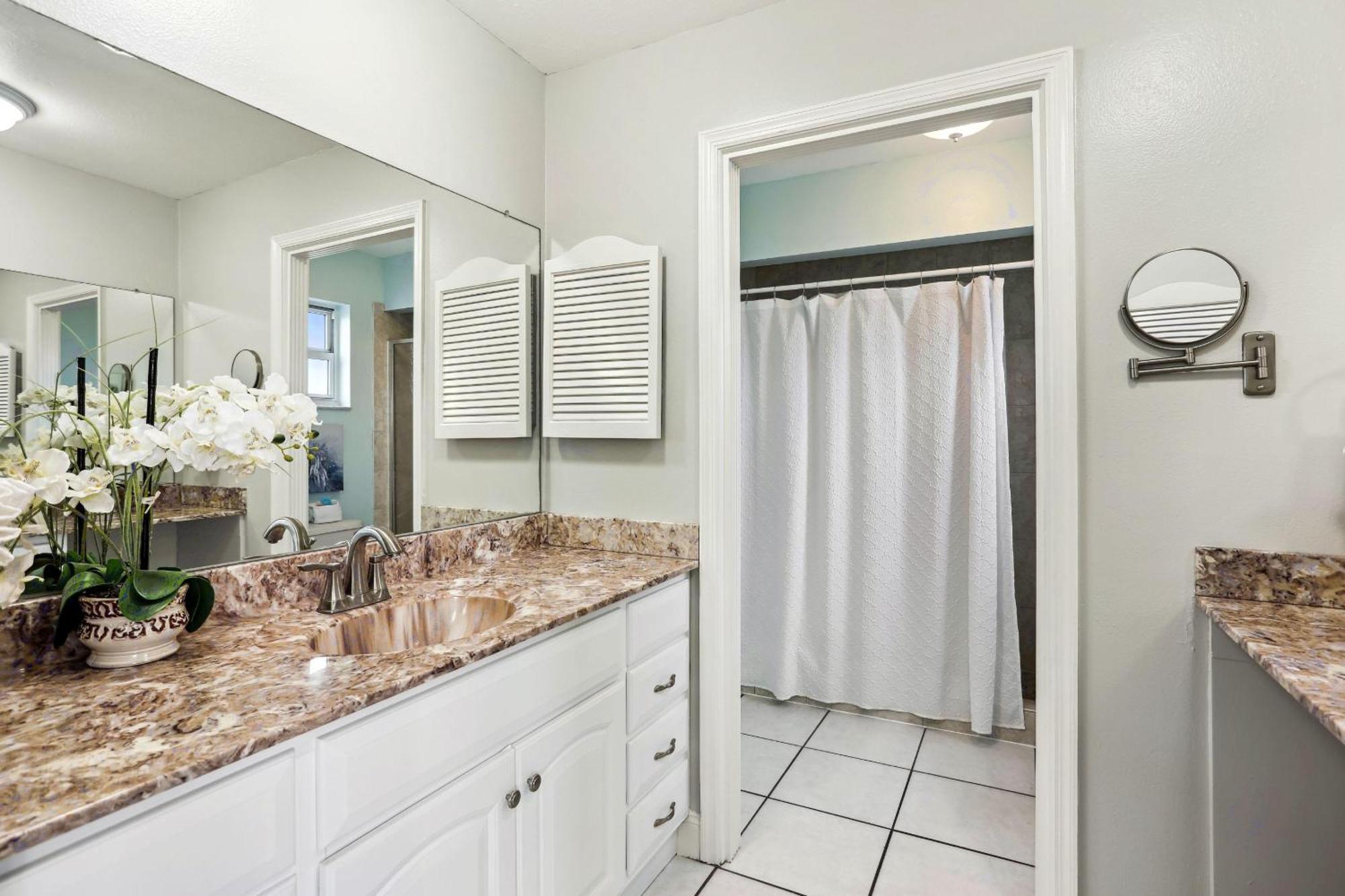Sea Breeze 401 NEW! Amazing Beach Front/Walk to John's Pass! St. Pete Beach Exterior foto