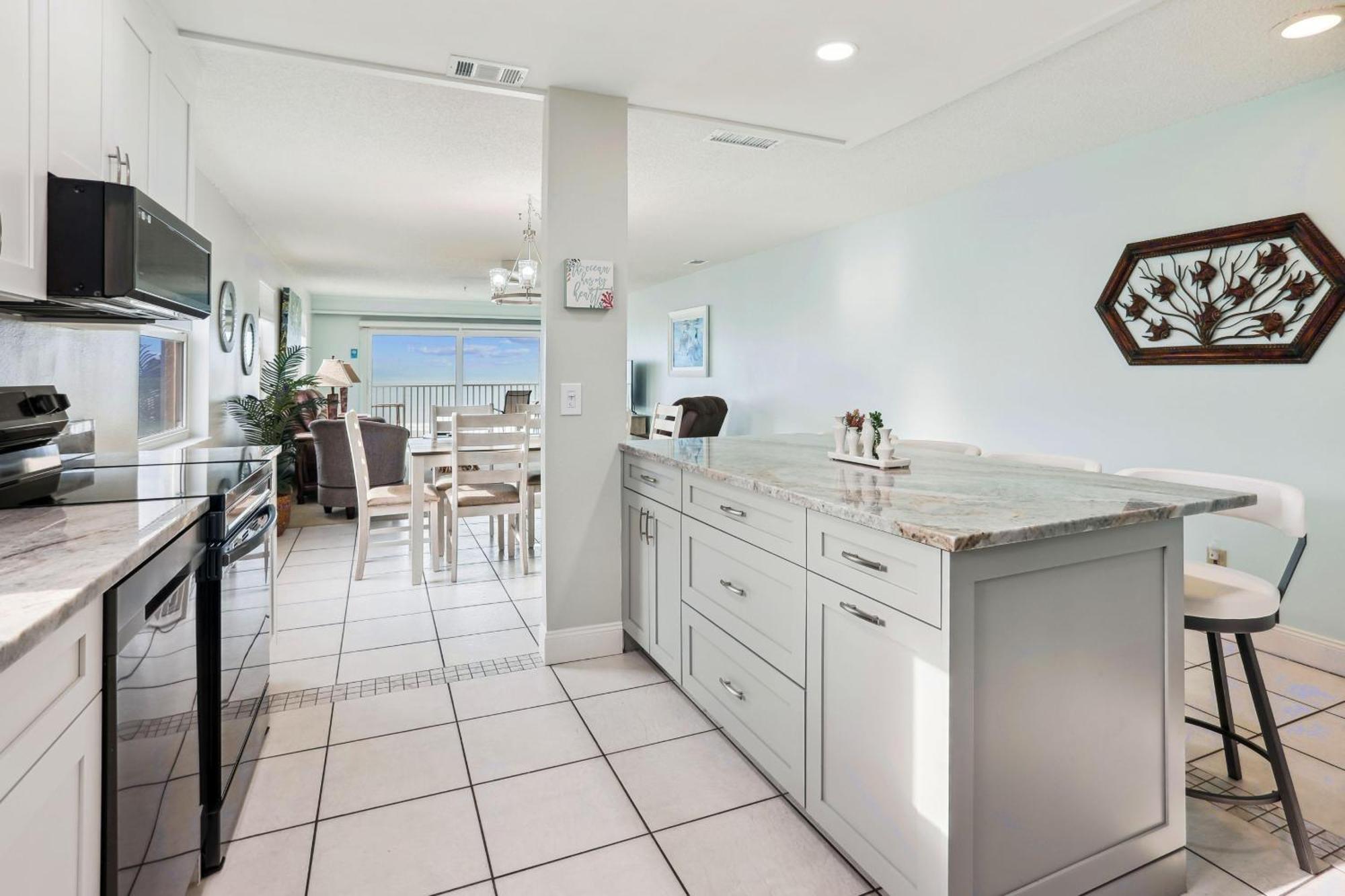 Sea Breeze 401 NEW! Amazing Beach Front/Walk to John's Pass! St. Pete Beach Exterior foto