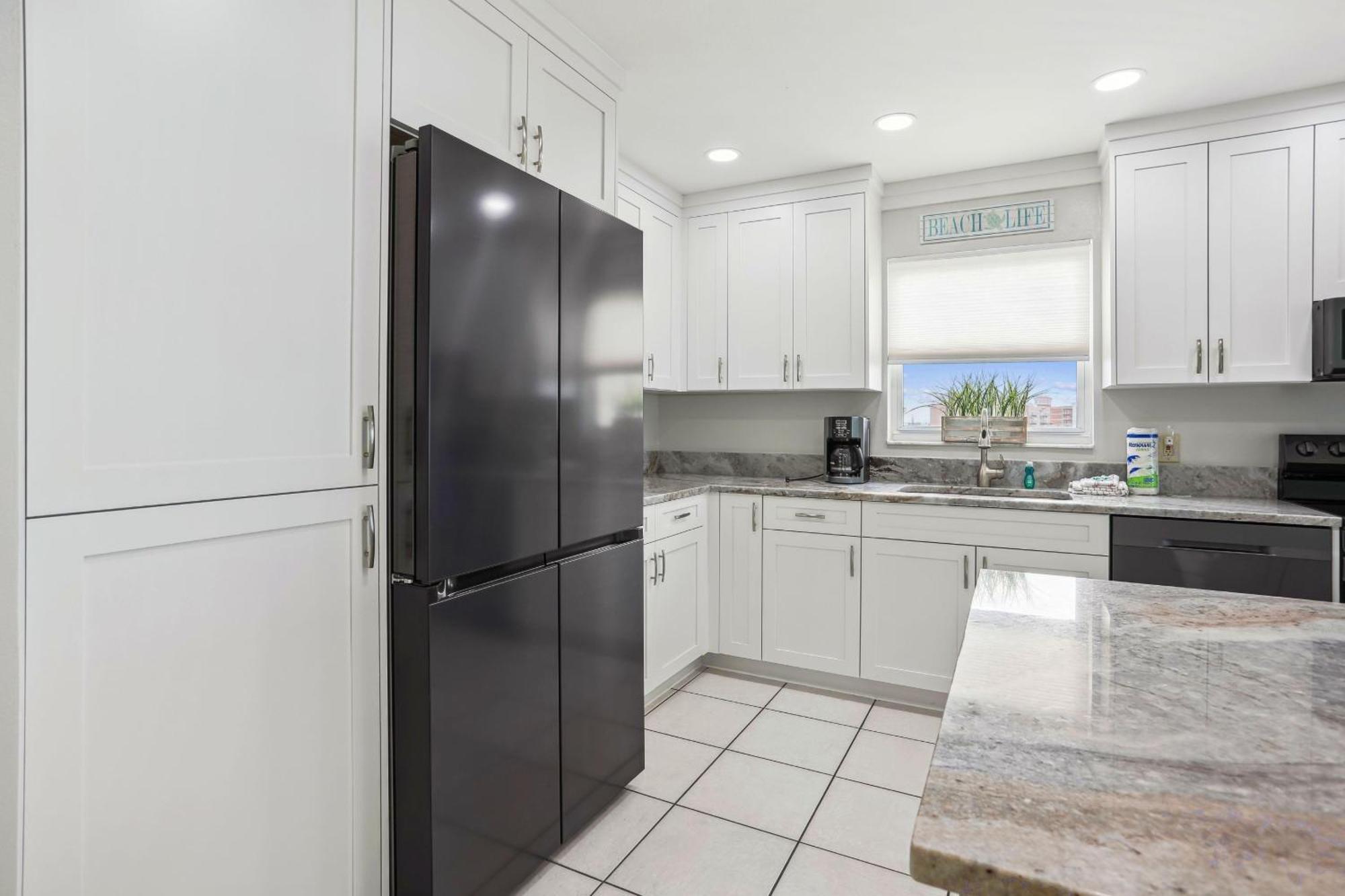 Sea Breeze 401 NEW! Amazing Beach Front/Walk to John's Pass! St. Pete Beach Exterior foto