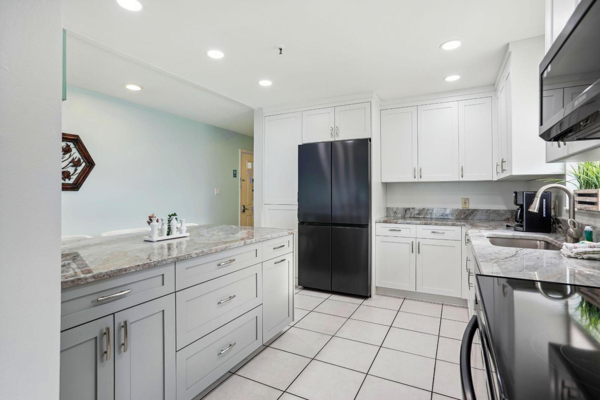 Sea Breeze 401 NEW! Amazing Beach Front/Walk to John's Pass! St. Pete Beach Exterior foto
