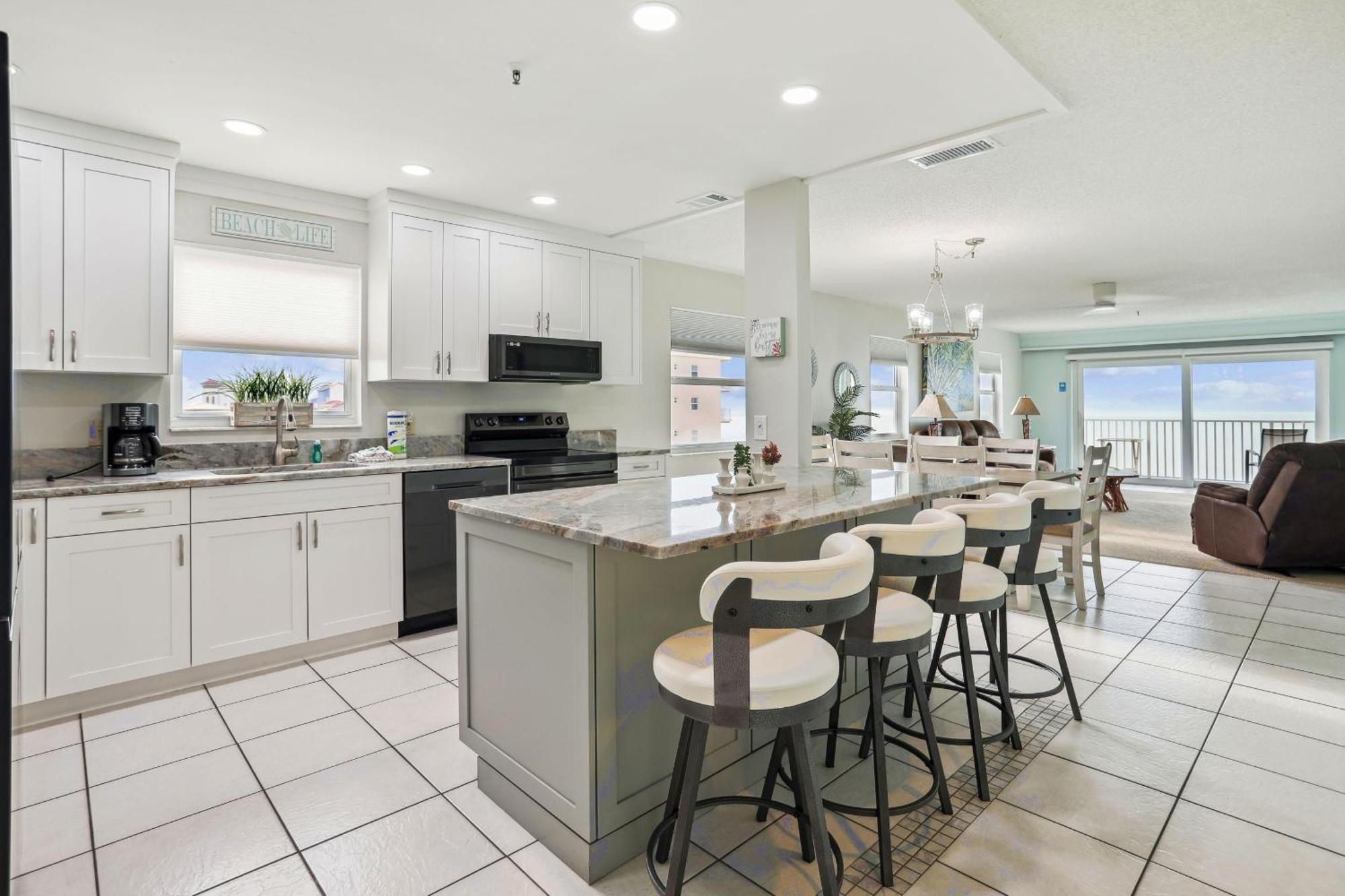 Sea Breeze 401 NEW! Amazing Beach Front/Walk to John's Pass! St. Pete Beach Exterior foto