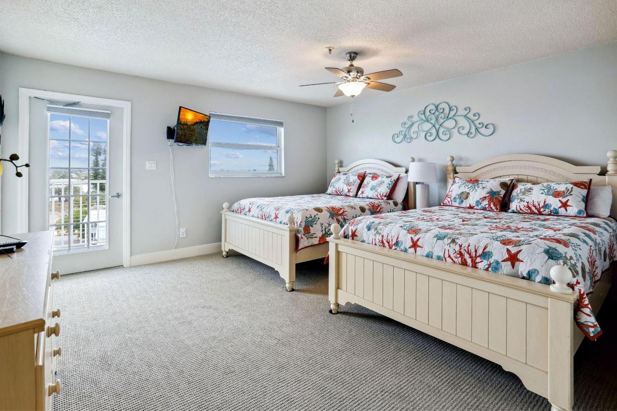 Sea Breeze 401 NEW! Amazing Beach Front/Walk to John's Pass! St. Pete Beach Exterior foto