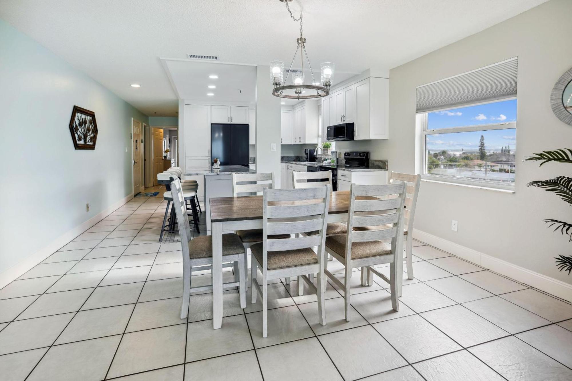 Sea Breeze 401 NEW! Amazing Beach Front/Walk to John's Pass! St. Pete Beach Exterior foto