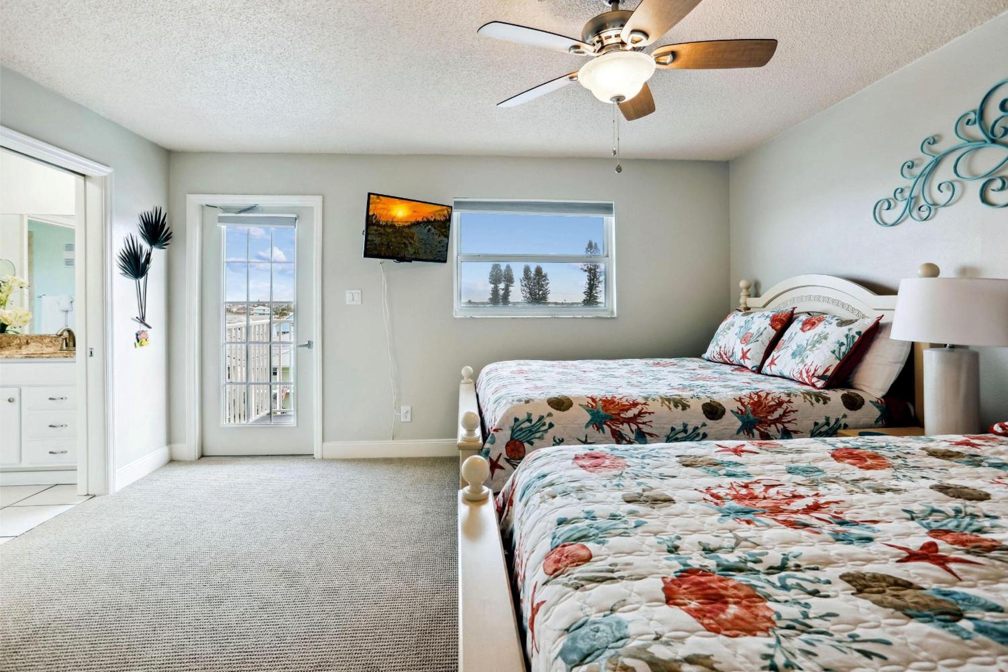 Sea Breeze 401 NEW! Amazing Beach Front/Walk to John's Pass! St. Pete Beach Exterior foto