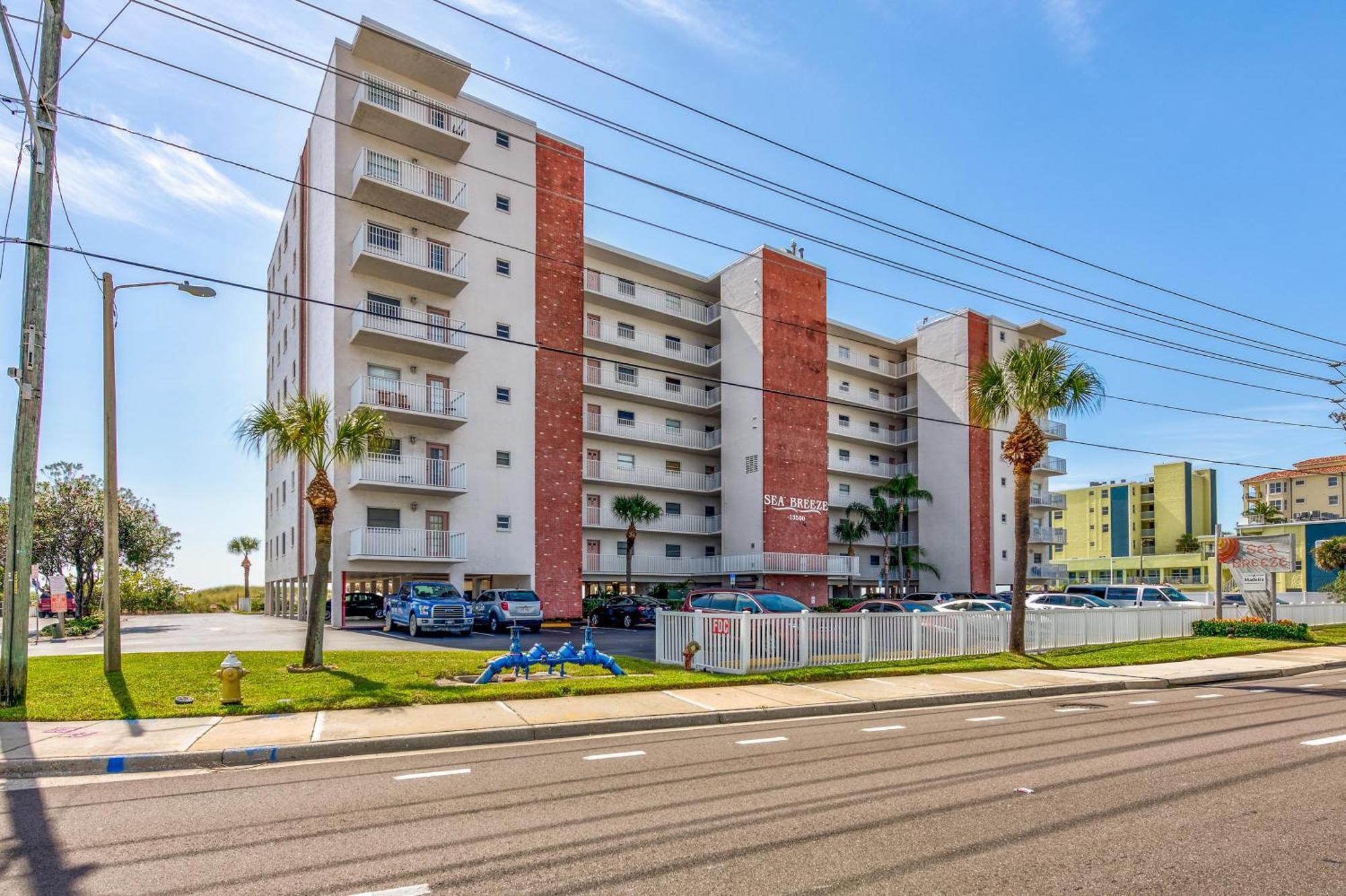 Sea Breeze 401 NEW! Amazing Beach Front/Walk to John's Pass! St. Pete Beach Exterior foto