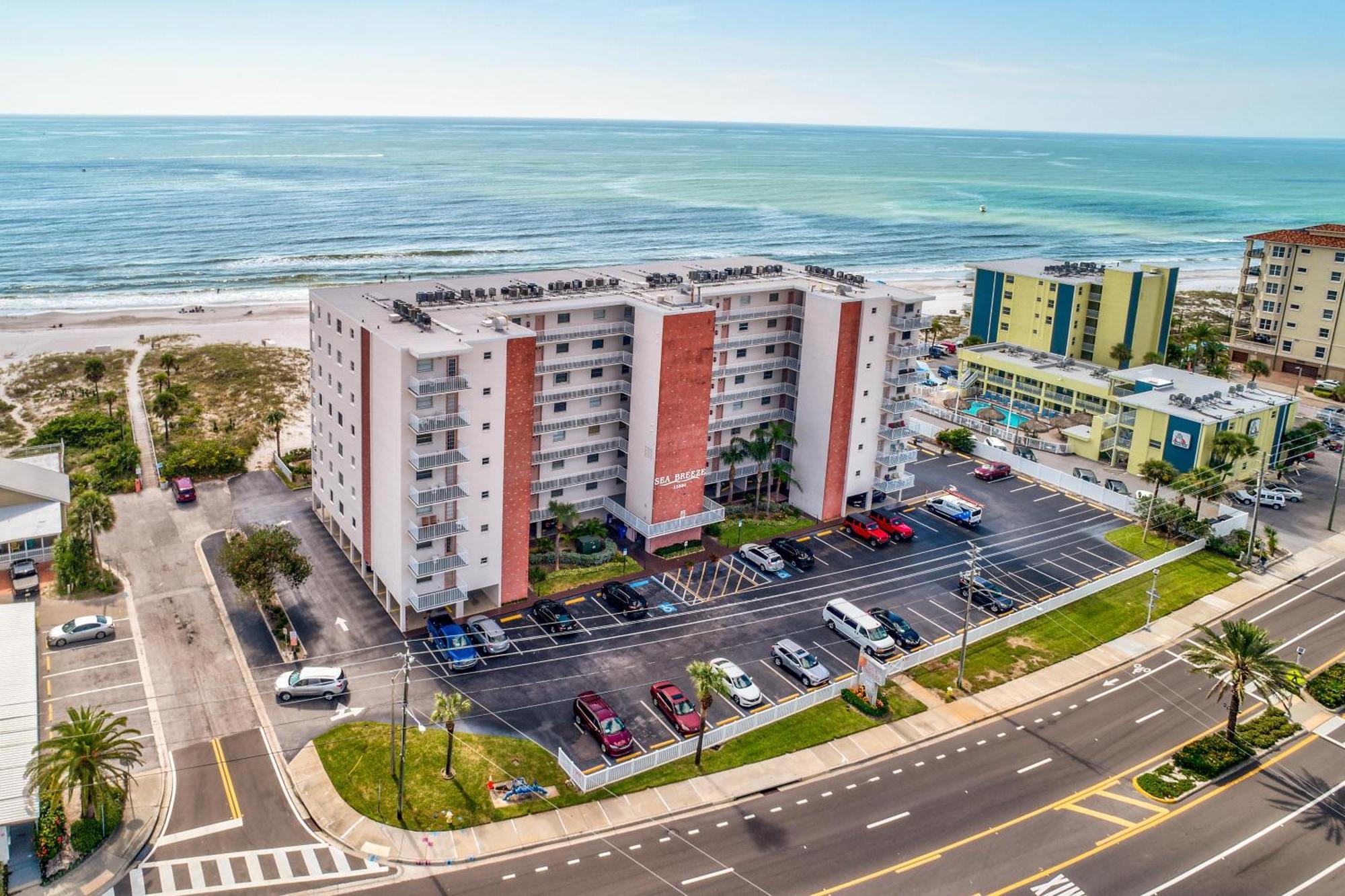 Sea Breeze 401 NEW! Amazing Beach Front/Walk to John's Pass! St. Pete Beach Exterior foto