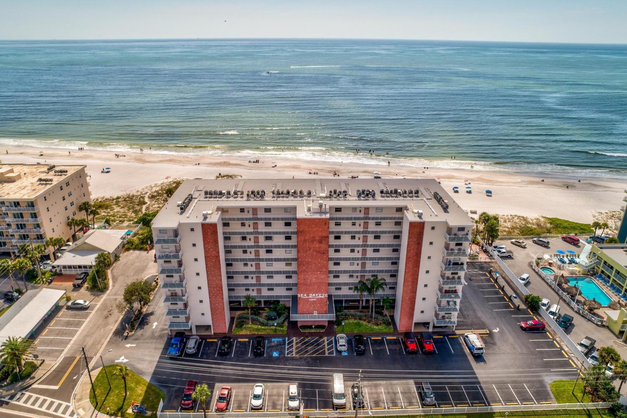 Sea Breeze 401 NEW! Amazing Beach Front/Walk to John's Pass! St. Pete Beach Exterior foto