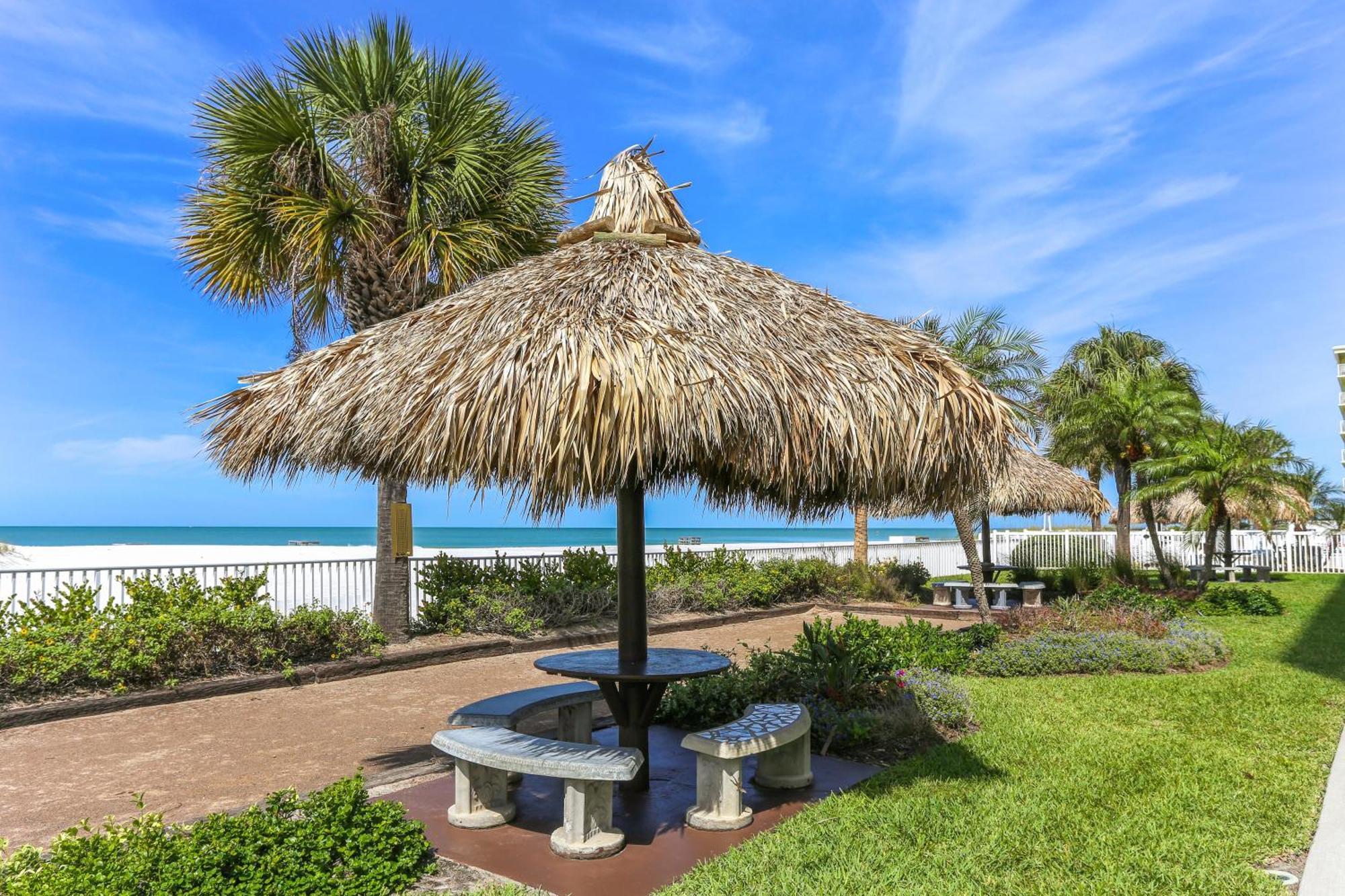 Sea Breeze 401 NEW! Amazing Beach Front/Walk to John's Pass! St. Pete Beach Exterior foto