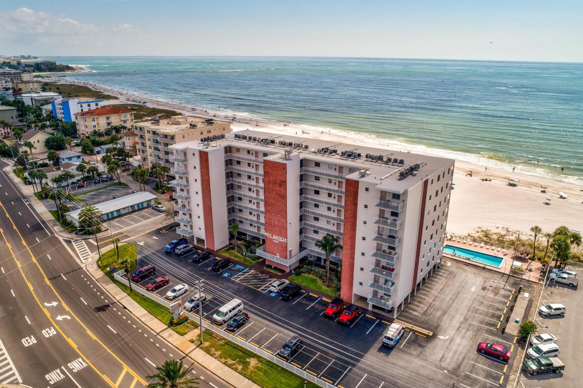 Sea Breeze 401 NEW! Amazing Beach Front/Walk to John's Pass! St. Pete Beach Exterior foto