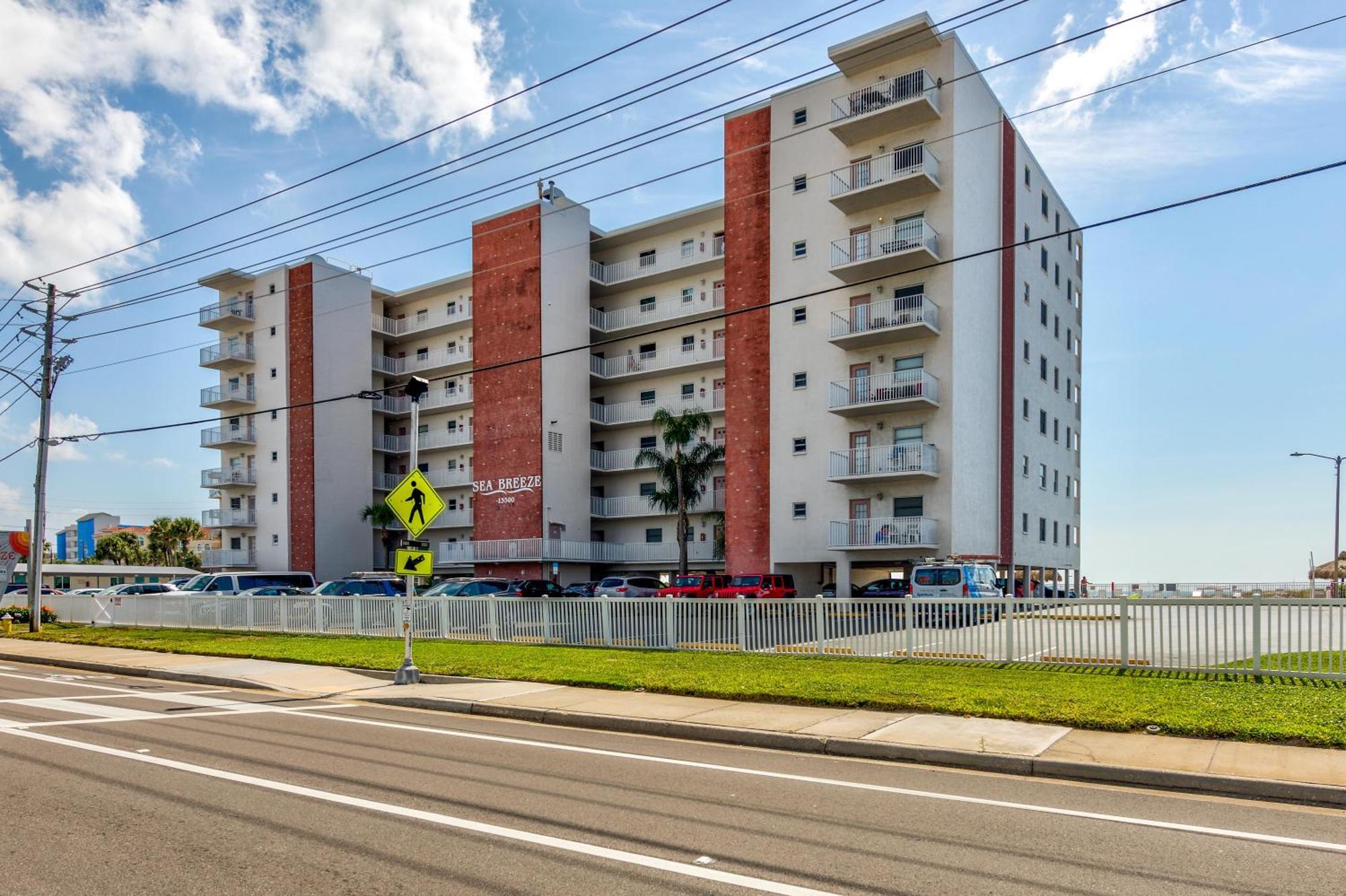Sea Breeze 401 NEW! Amazing Beach Front/Walk to John's Pass! St. Pete Beach Exterior foto